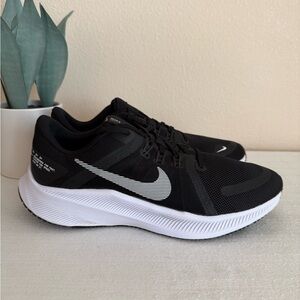 Nike Black and White Mesh Athletic Running Sneakers